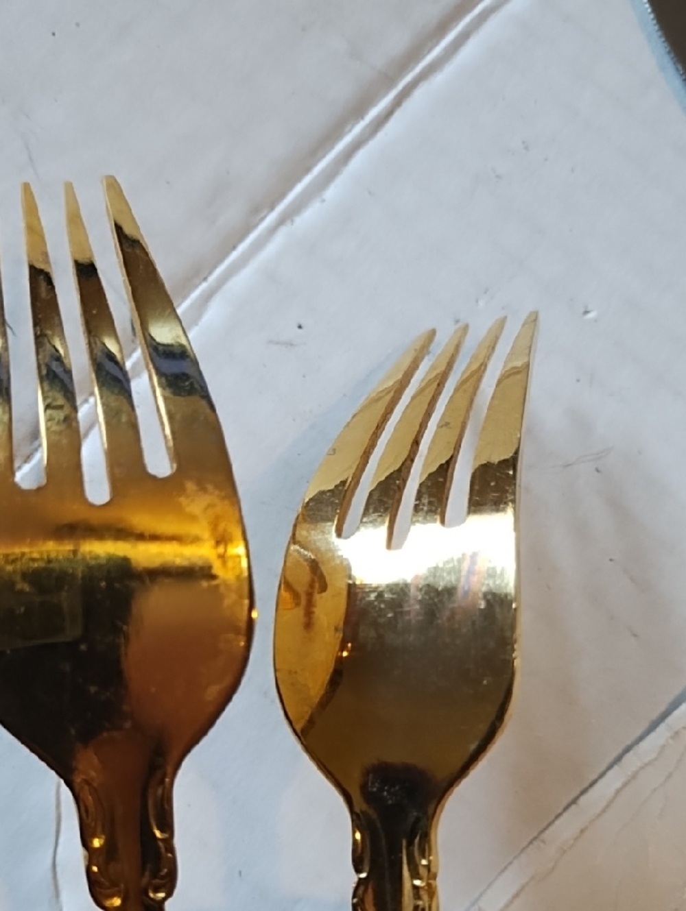 Gold-Tone Stainless Flatware Set - Elegant Home Dining 36 Pc Set - Picture 9 of 12